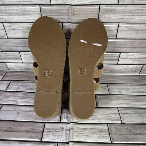 Belle Moda‎ Women's Beige Suede Platform Sandals Shoe Size 7-NEW - Picture 7 of 8